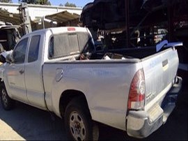 2013 TOYOTA TACOMA SILVER EXTD CAB 2.7L AT 2WD.  Z24864